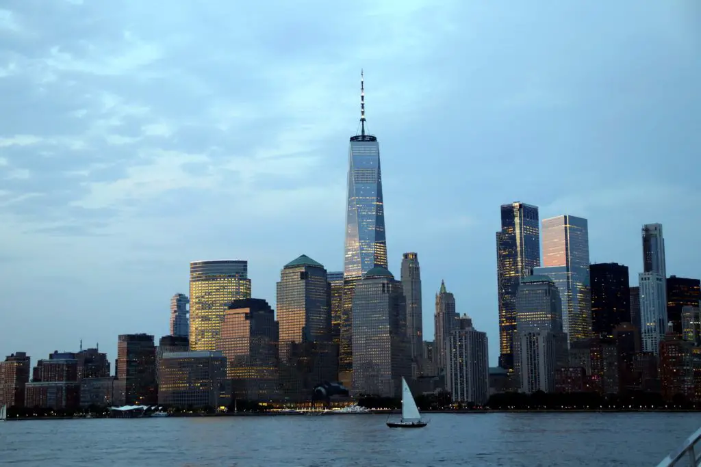 Manhattan Skyline with World Trade Center - Quick Trip to Jersey City | janavar