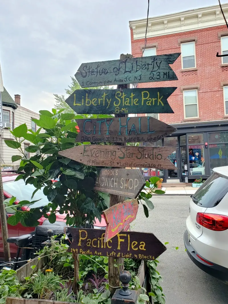 Signpost on Communipaw Avenue - Quick Trip to Jersey City | janavar